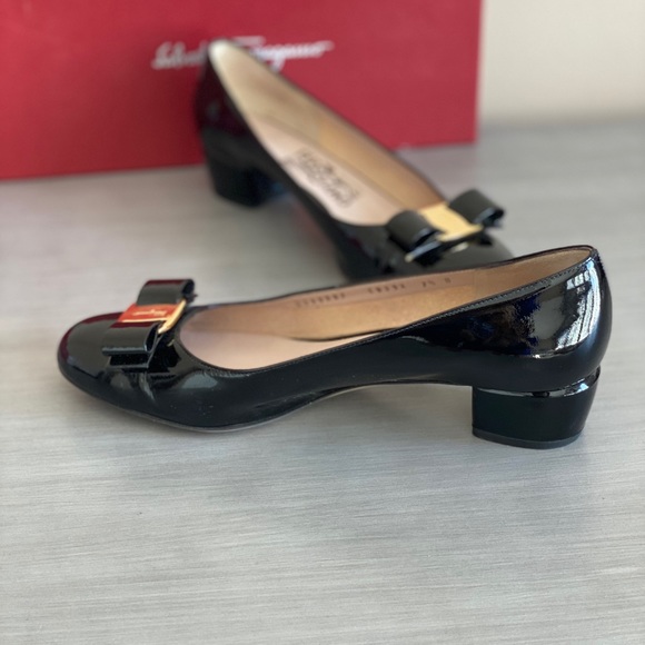 (SOLD) Salvatore Ferragamo Vara Bow Patent Leather Pumps - Picture 6 of 9